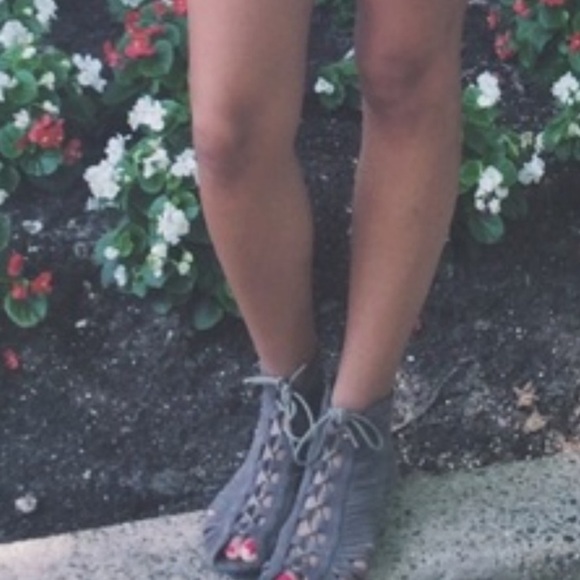 Urban Outfitters gray sandals - Picture 6 of 6